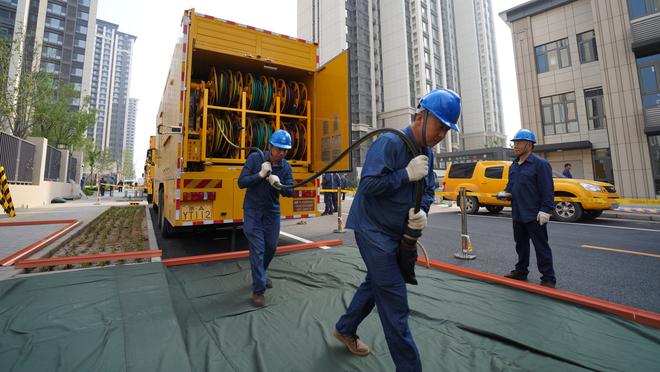 成功解锁！维斯塔潘生涯第一次拿到F1中国大奖赛冠军